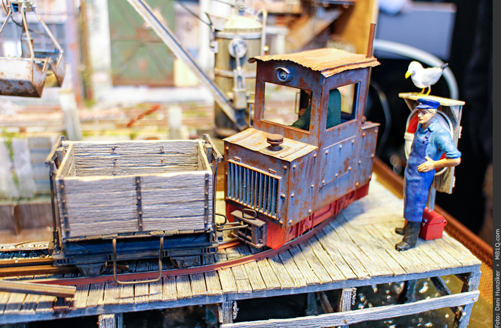 Kastenkipper + Feldbahnlokomotive, Spur Gn15