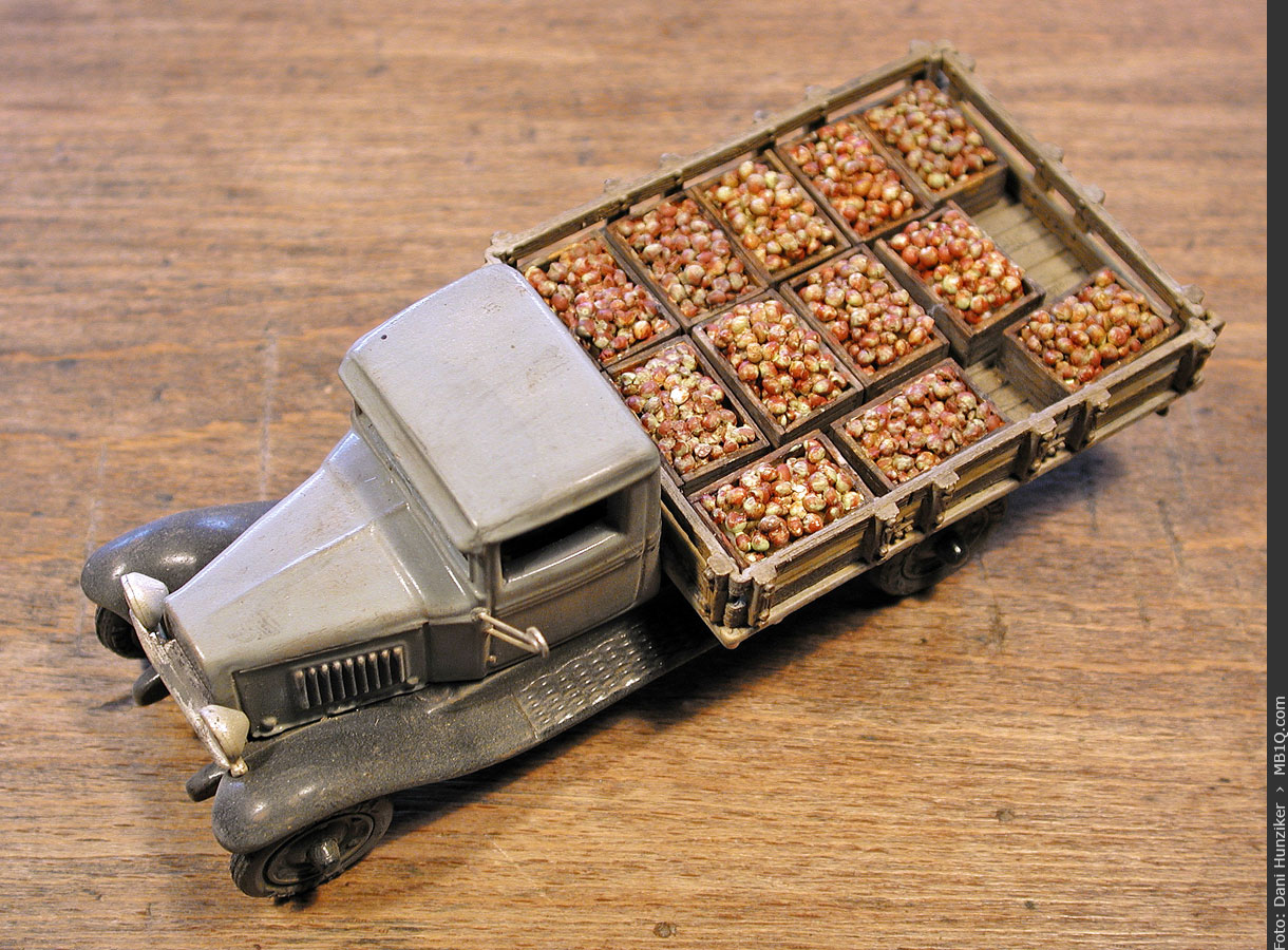 ERTL: 1930 Chevrolet Stake Truck